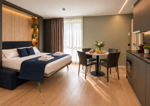 Middle Corner Suite